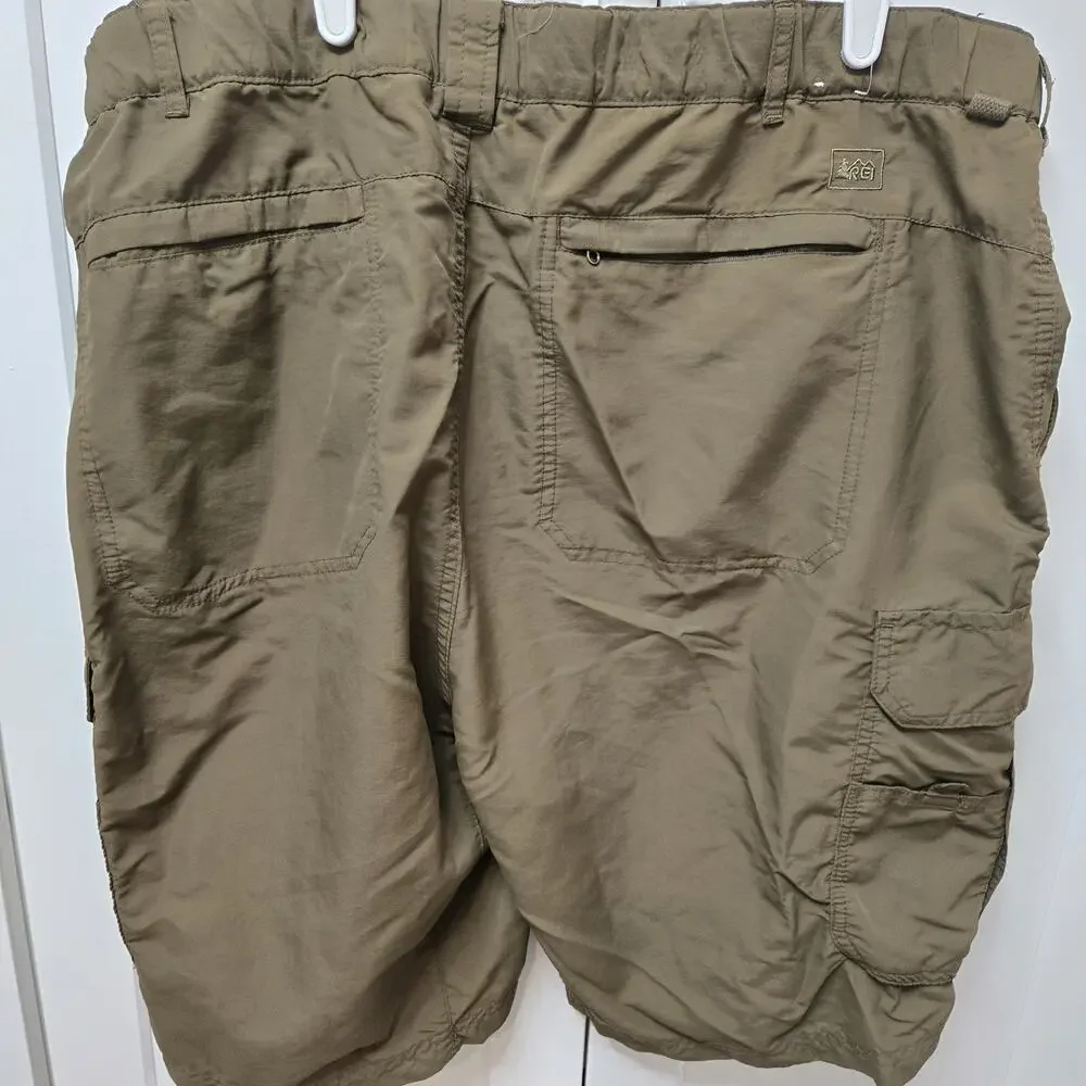 REI Shorts Mens XXL Olive‎ Green Nylon Cargo UPF 50+ Outdoors Hiking Gorpcore